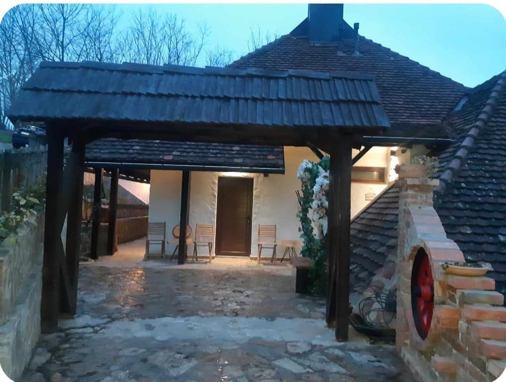 Konak Lecic Trsic Zewnętrze zdjęcie
