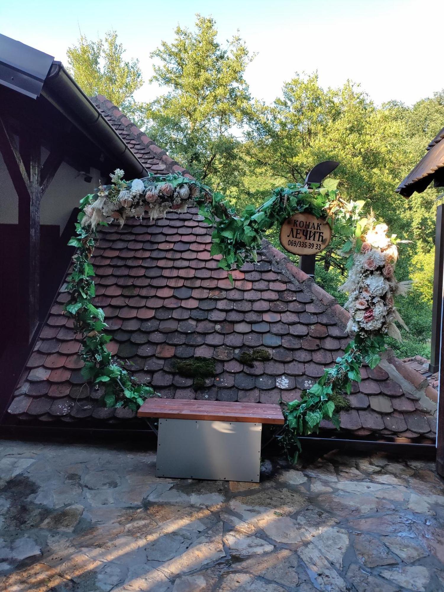 Konak Lecic Trsic Zewnętrze zdjęcie