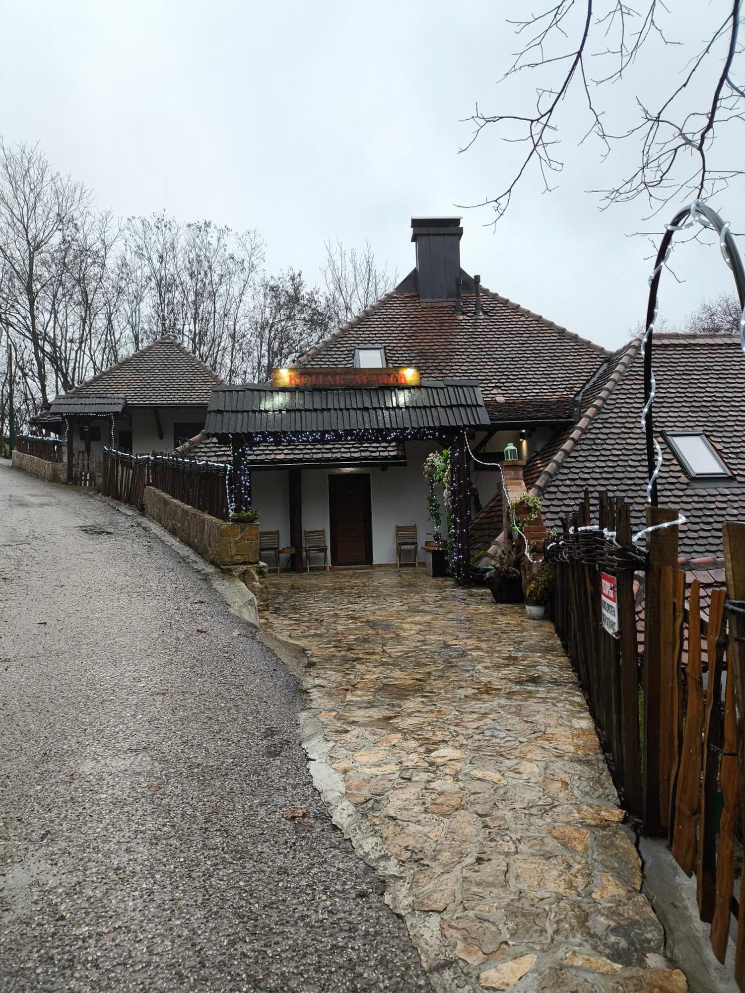 Konak Lecic Trsic Zewnętrze zdjęcie